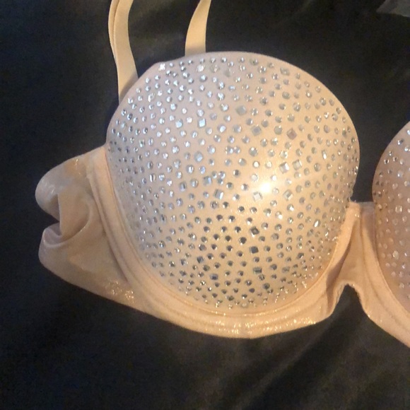 Victoria's Secret Dream Angels Crystal Nude Bra - Picture 8 of 13